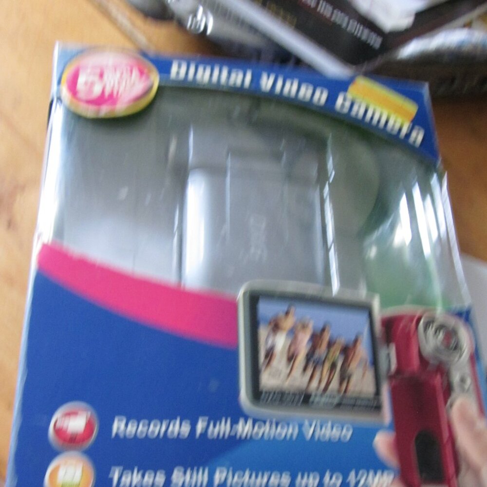 new Digital video camera 5 mega pixel 4 x zoon take full video still pictures